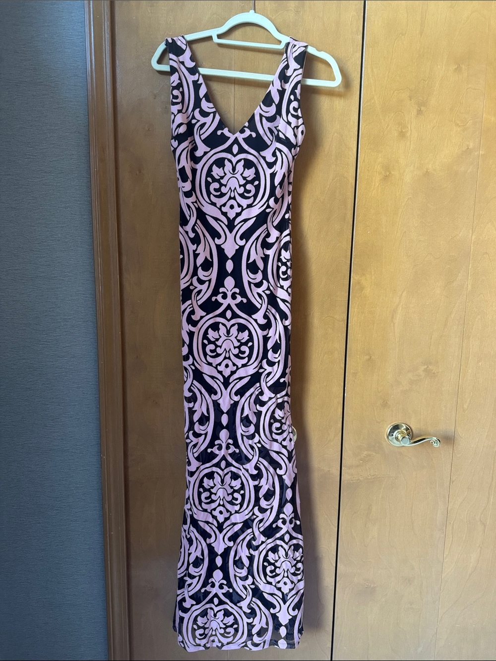 Sleeveless Pink and Black Patterned V-Neck Maxi Dress